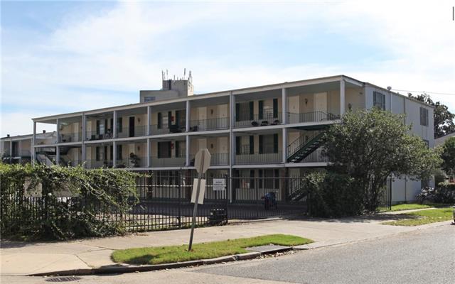 Exterior of 3550 Coliseum Street in New Orleans, Louisiana